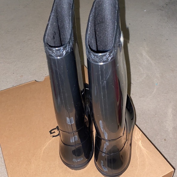 UGG Women's Shaye Rubber Rain Boots - Picture 3 of 4